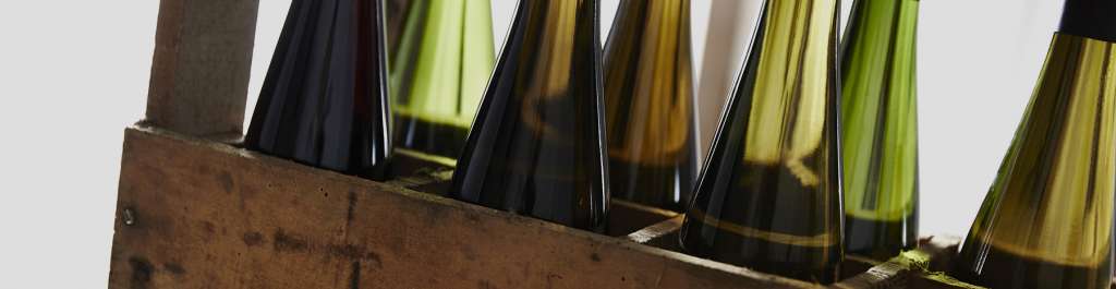 Photo illustrative de bouteilles des vins d'Alsace