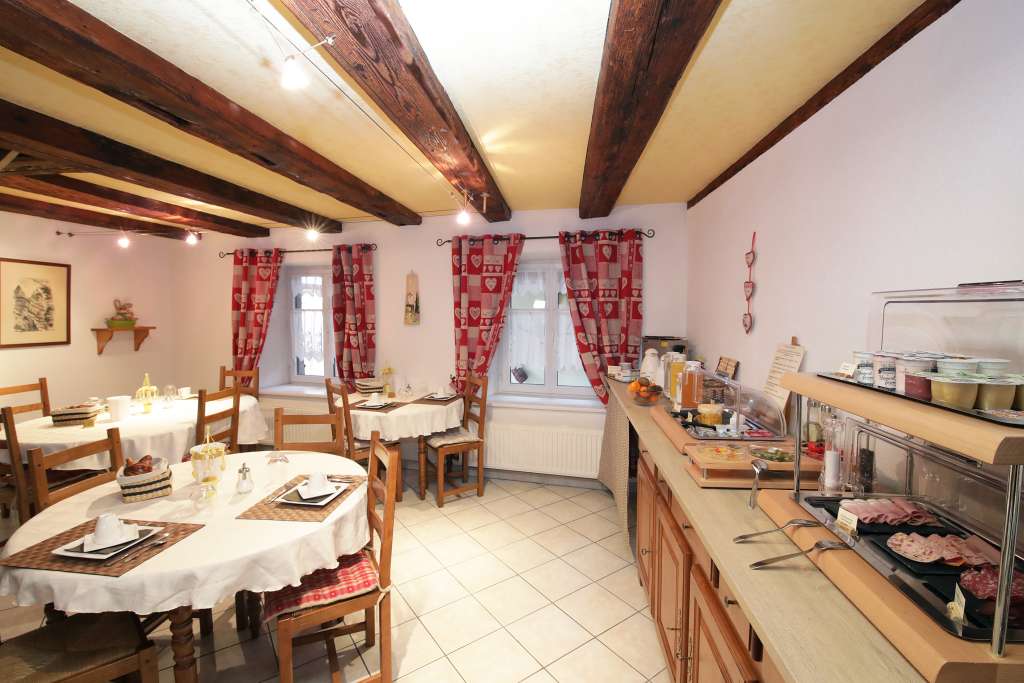 Salle de petit déjeuner sous forme de buffet