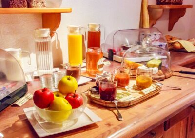 Petit déjeuner sous forme de buffet en chambre d'hôtes en Alsace